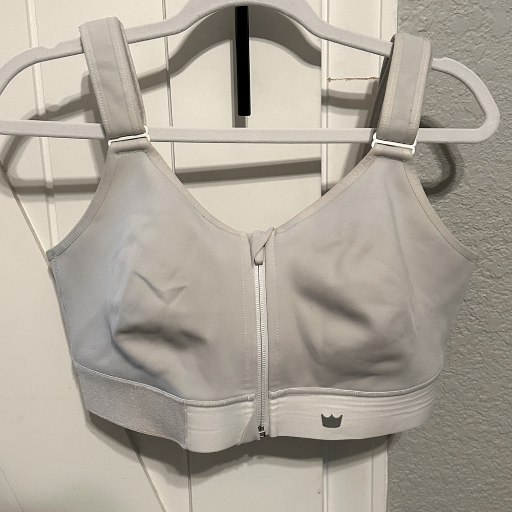 SHEFIT Flex Sports Bra Ice White. Size 2 Luxe